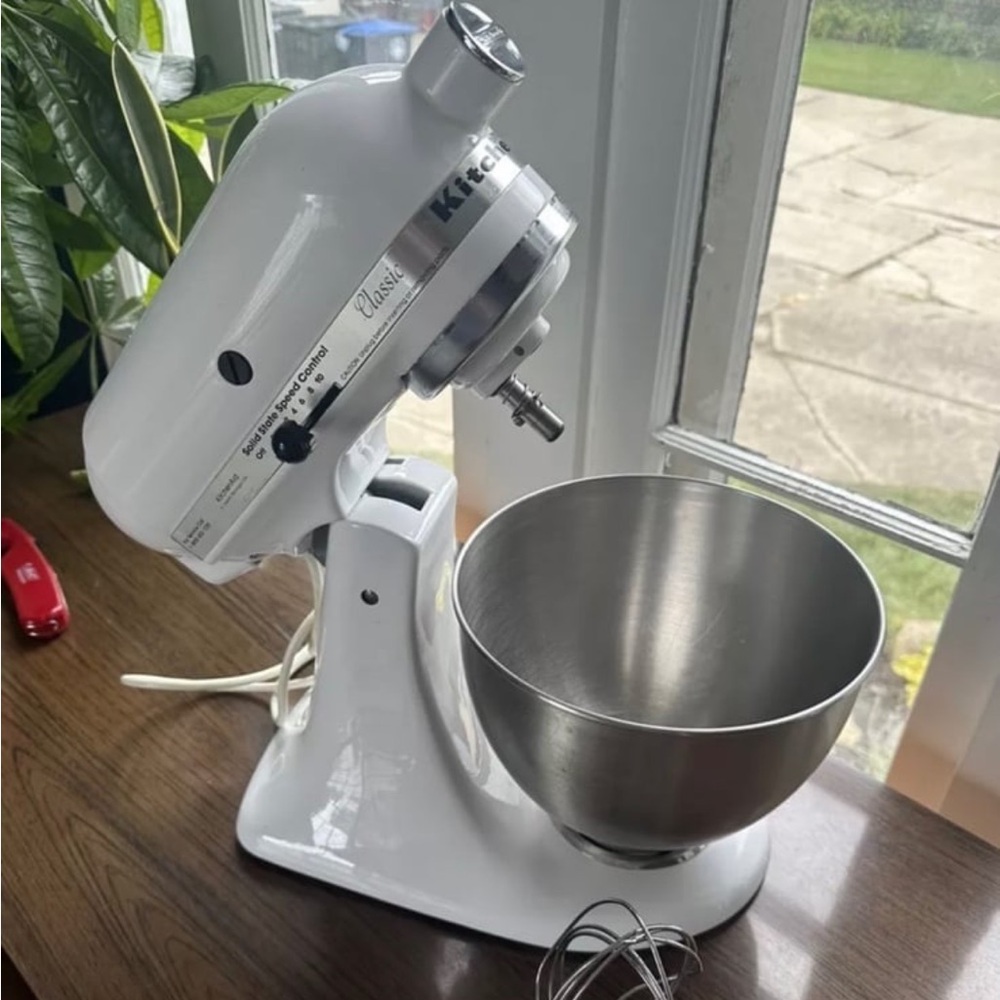 KitchenAid Classic Series K455 4.5 Quart Tilt-Head Stand Mixer - White - READ